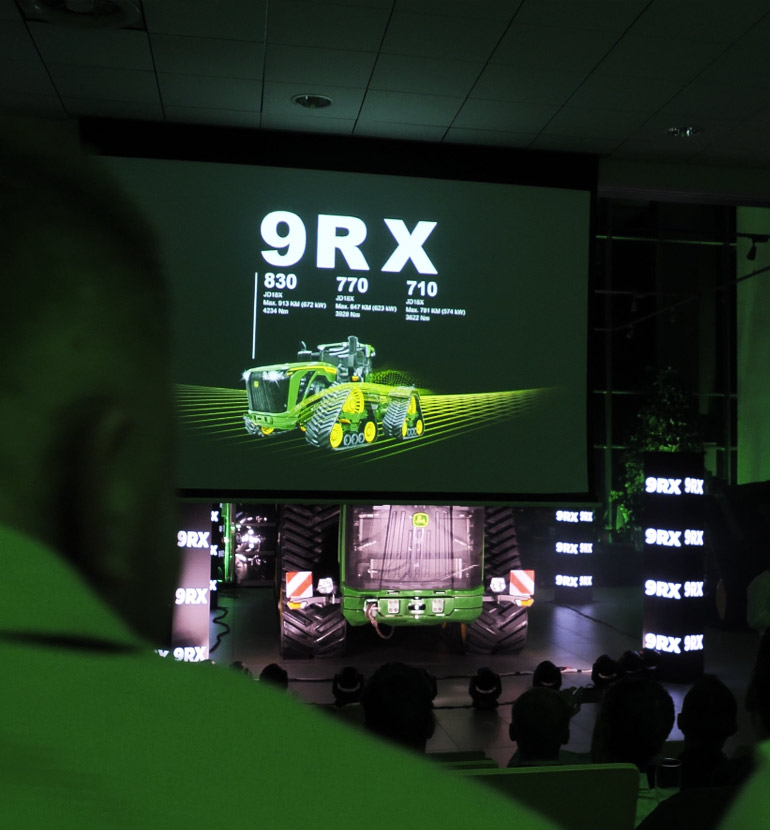 Profesjonalna prezentacja i produkcja premiery maszyny John Deere realizowana przez FROG MEDIA GROUP z wykorzystaniem ekranów LED