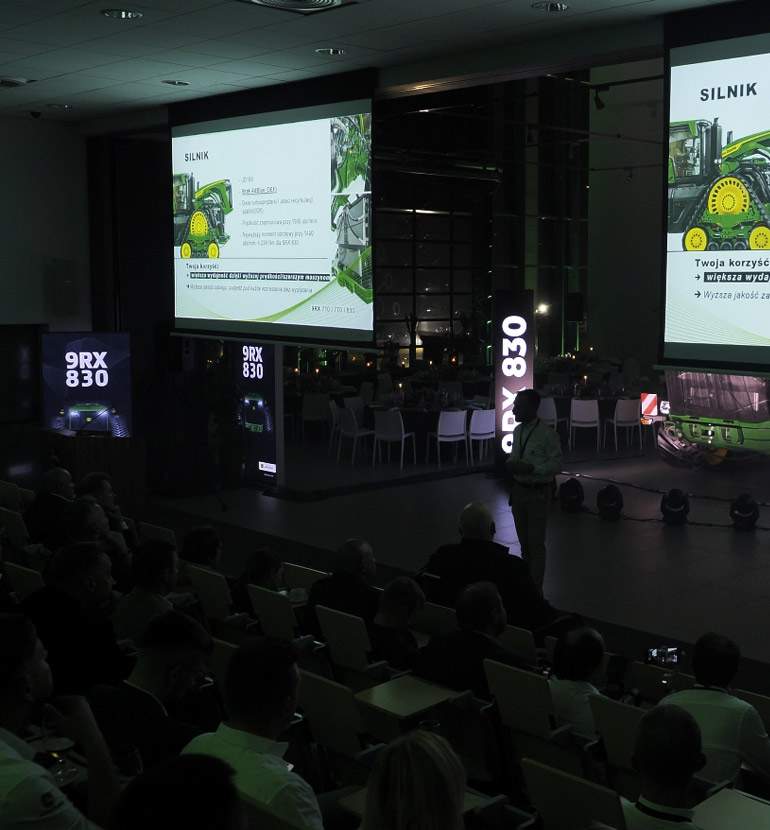 Prezentacja ciągnika 9RX 830 John Deere zrealizowane przez FROG MEDIA GROUP